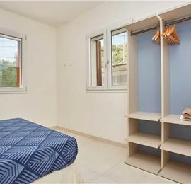 3 bedroom seaside apartments in Sicily, sleeps 6